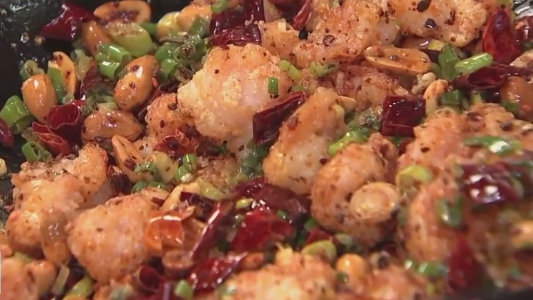 Hales Blackbrick master chef makes Kung Pao Shrimp